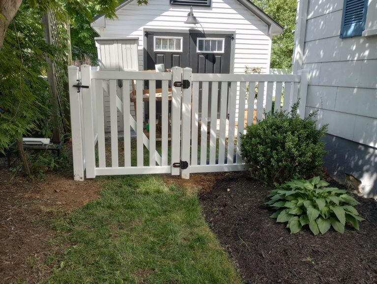 4FT Vinyl fence